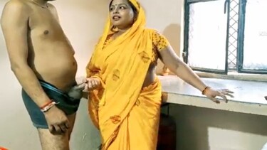 लण्ड की भूखी सेक्सी मामी को चोद दिया